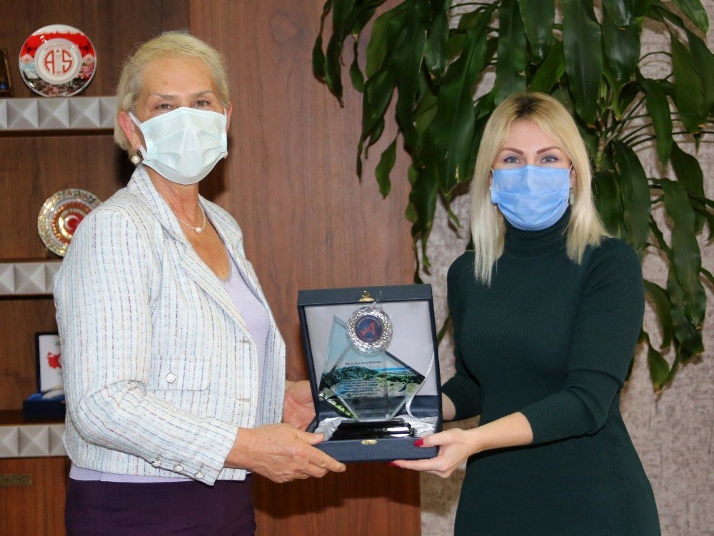 Patara Kazı Başkanı Prof.dr. Işık’a Plaket
