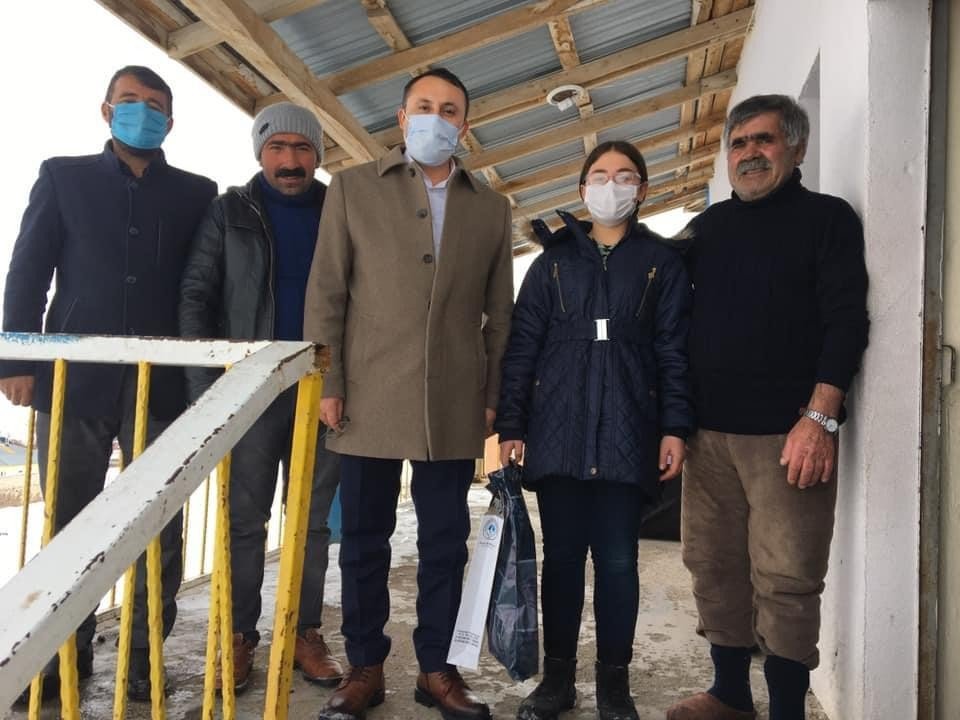 Bin 100 Öğrenciye Karne Hediyesi