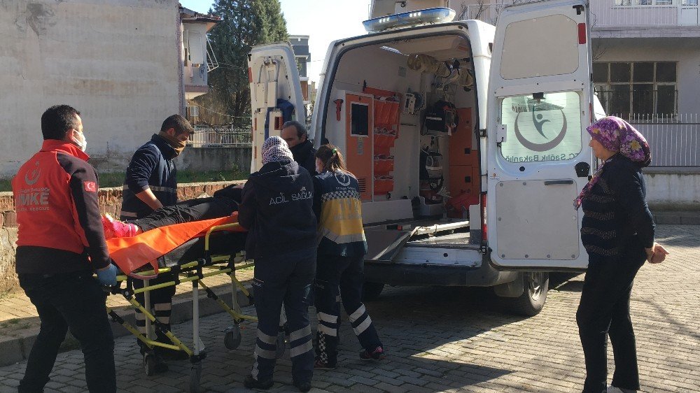 Arkadaşı İle Çatıya Çıkan Genç Kız Aşağıya Atladı