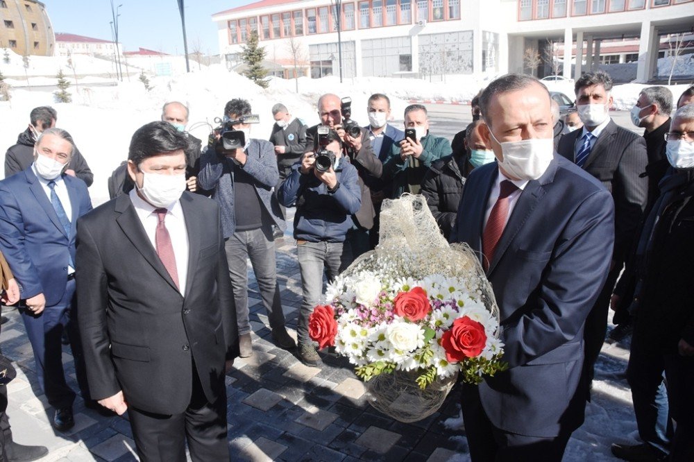Bitlis Eren Üniversitesinde Rektör Değişikliği