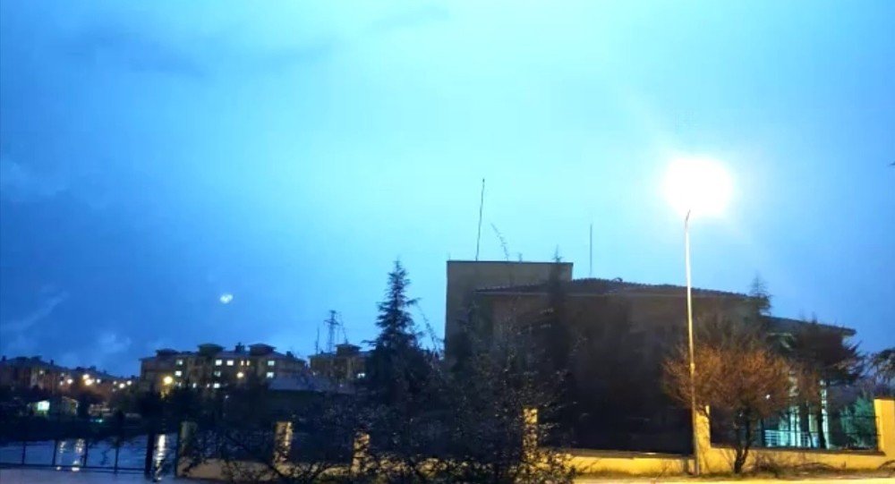 Edirne’de Şimşekler Geceyi Aydınlattı