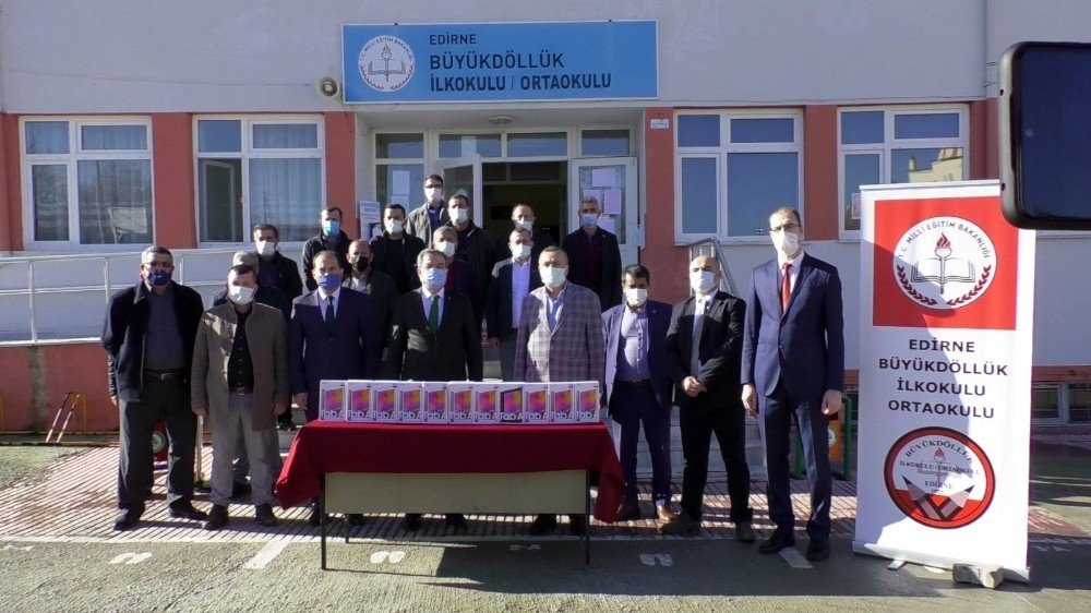 Edirneli Süt Üreticilerinden Köy Okulundaki Öğrencilere Tablet Bağışı