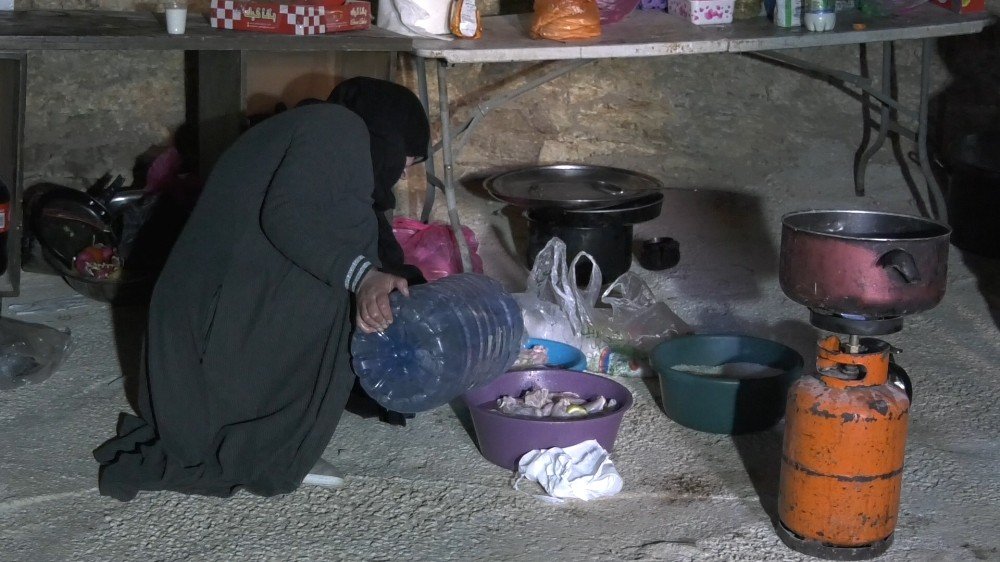 İ̇srail Güçleri Engelledi, Filistinli Aile Mağarayı Eve Çevirdi