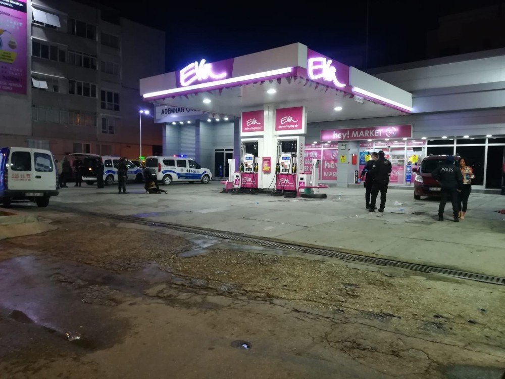 İ̇zmir’in İki Ayrı İlçesinde Bıçaklı Ve Silahlı Kavga: 1’i Ağır 2 Yaralı