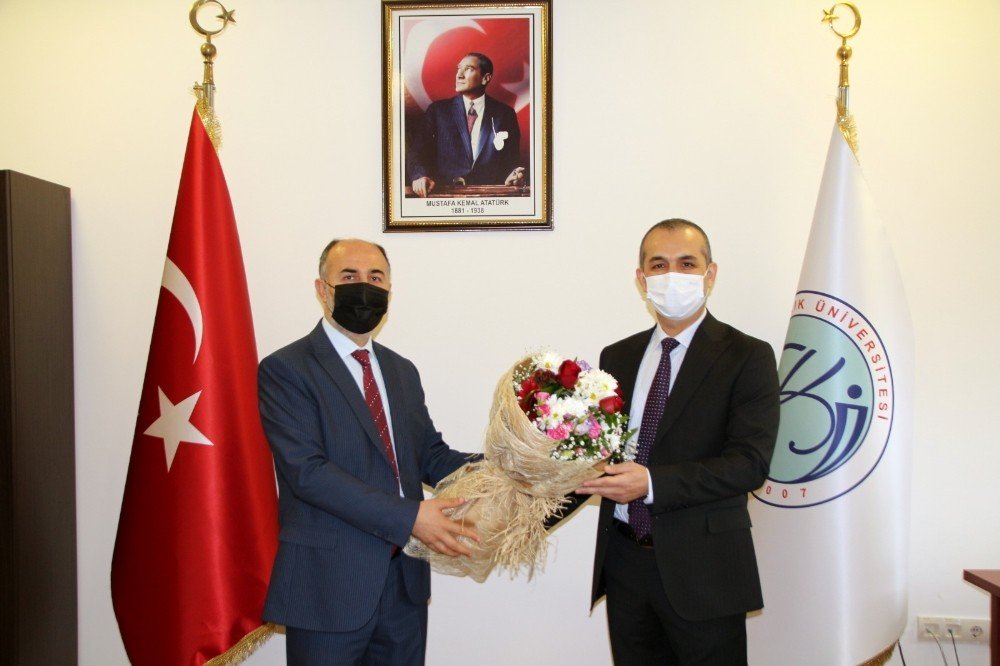 Üniversiteye Yeni Rektör Yardımcıları Atandı