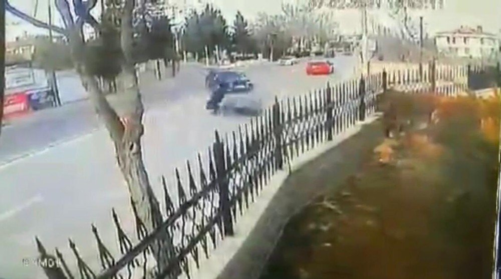 Otomobilin Çarptığı Motosiklet Sürücüsü Kurtarılamadı