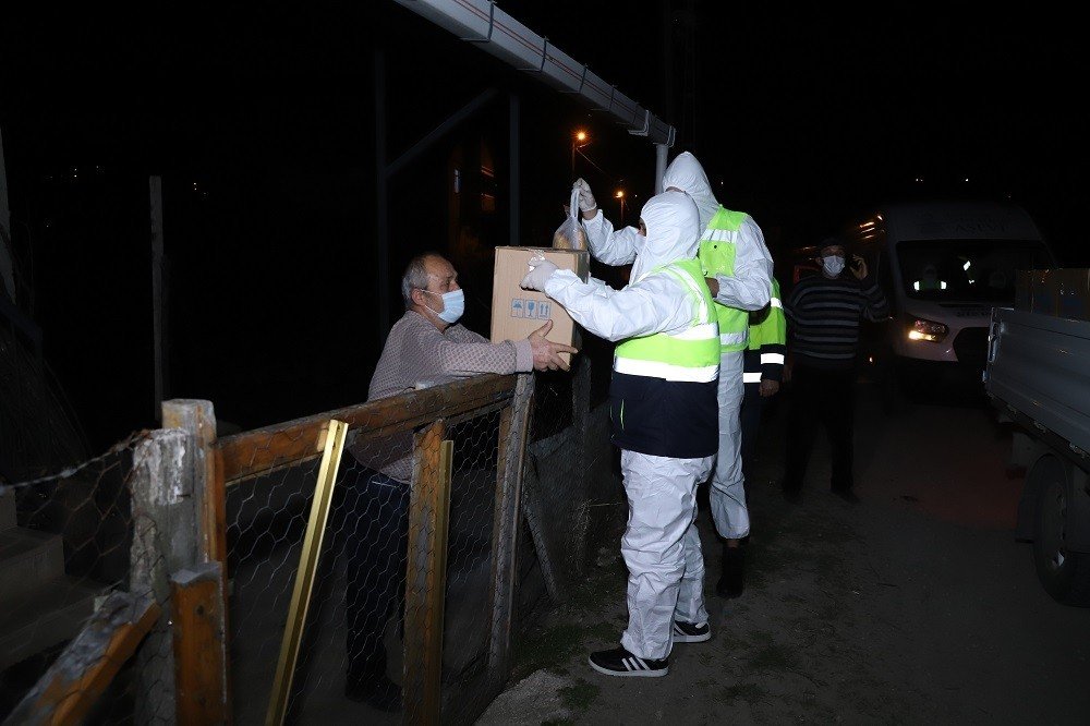 Büyükşehir Belediyesinden Karantinaya Alınan Mahallelere Yardım