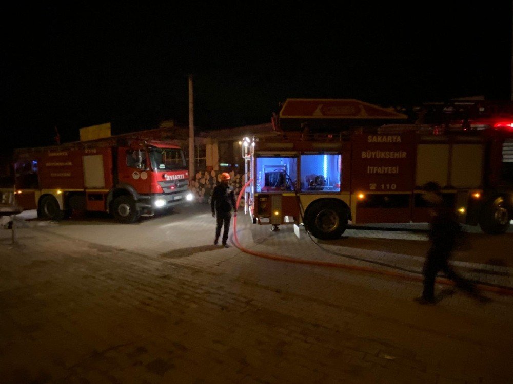 Sanayi Sitesi Bölgesindeki Çıkan Yangın Büyümeden Söndürüldü