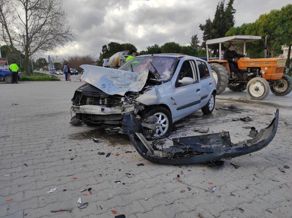 Kuşadası’nda Trafik Kazası: 4 Yaralı