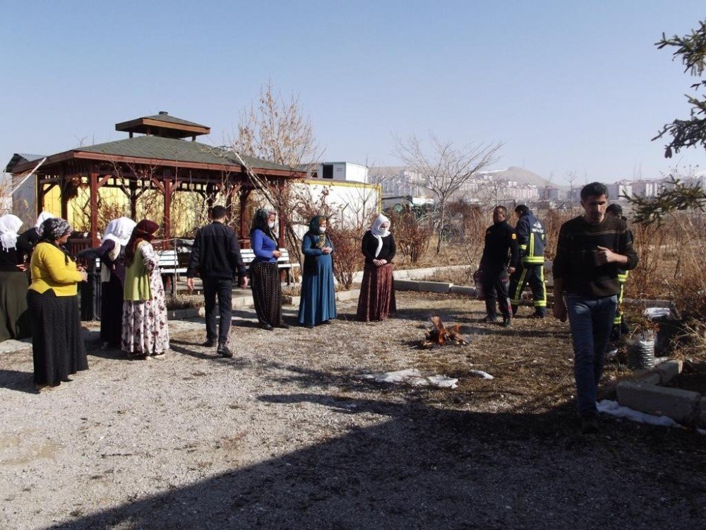 Van Büyükşehir Belediyesinden Kursiyerlere Yangın Ve Deprem Eğitimi