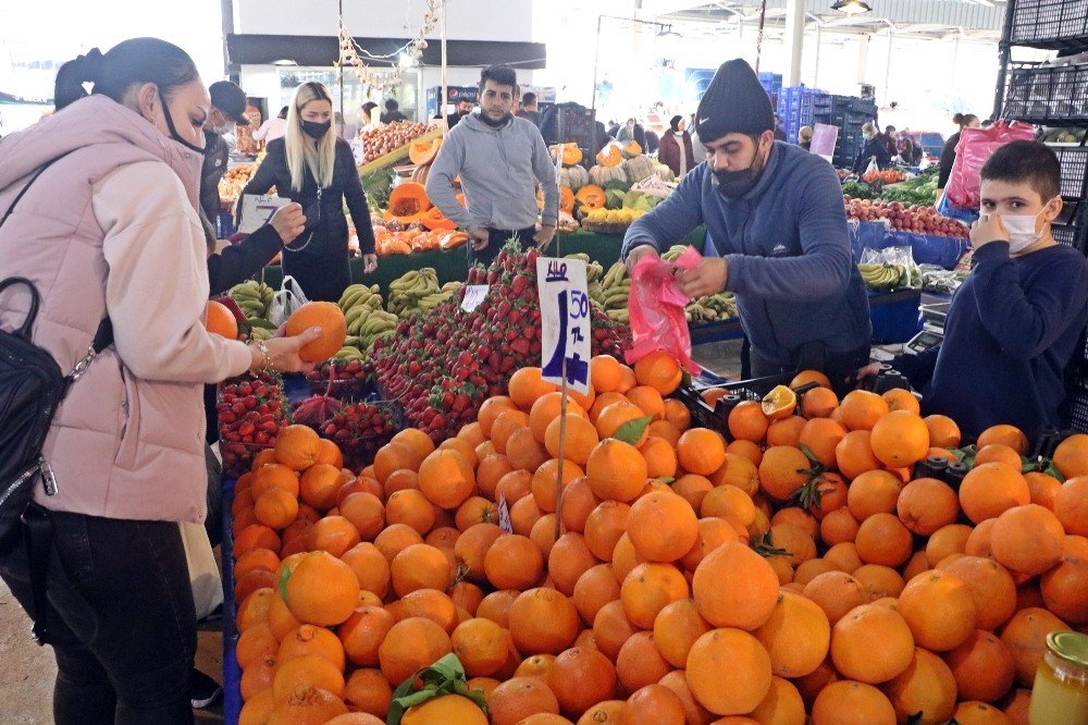 Aşırı Sıcaklar Antalya’nın Dünyaca Ünlü Portakalını Üç Kat Büyüttü