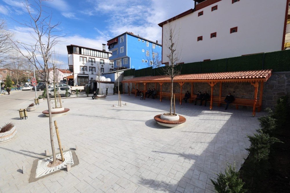 Bahçecik Semt Meydanı Tamamlandı