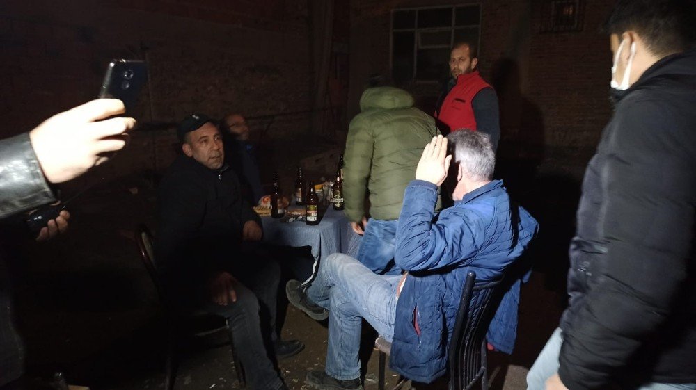 Polis Kaçak Meyhaneye Dönüştürülen Mekânı Müşteri Kılığında Bastı