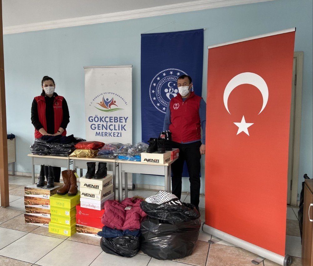 Gençlik Merkezinden Minik Yüzler Gülen Projesi