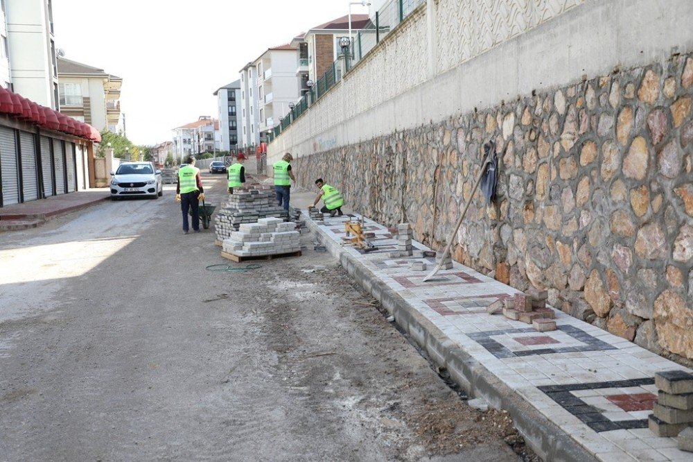 75 Sokakta Kaldırım Çalışması Sürüyor
