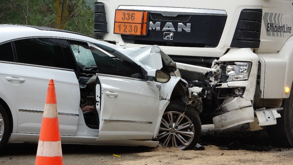 Otomobil İle Tanker Çarpıştı: 1 Ölü