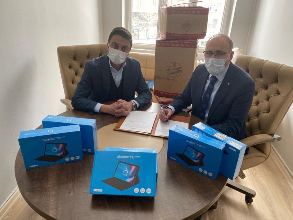 Katso’dan Öğrencilere Klavyeli Tablet Desteği
