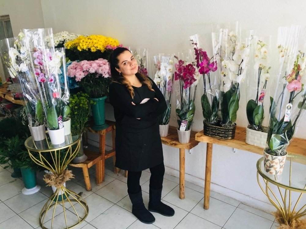 Tomarza’da Çiçekçiler 14 Şubat’a Hazır
