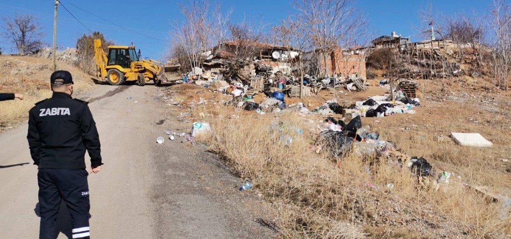 Kırıkkale’de Evden Bir Kamyon Çöp Çıktı