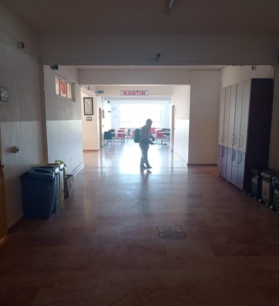 Maltepe’de İbadethaneler Ve Okullar Dezenfekte Edildi