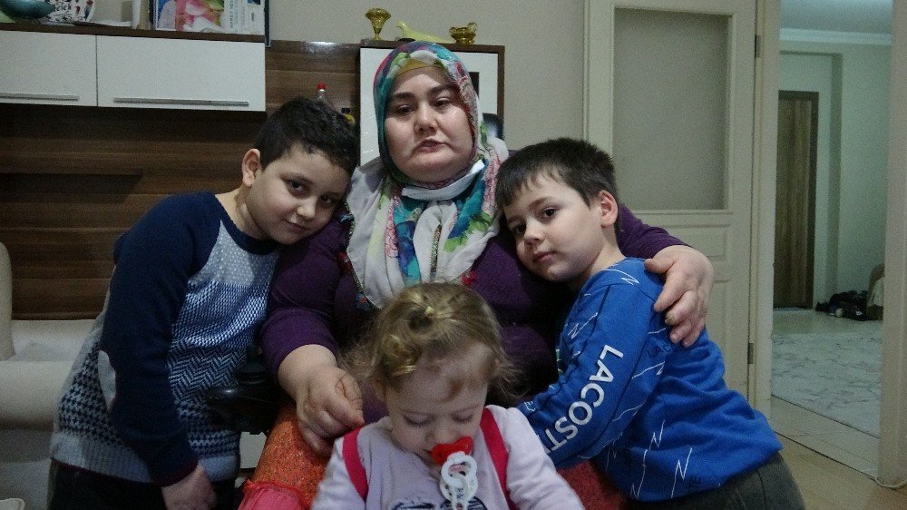 İ̇ki Bacağını Kaybeden Anne Melek Çoban Hayatını Çocuklarına Adadı