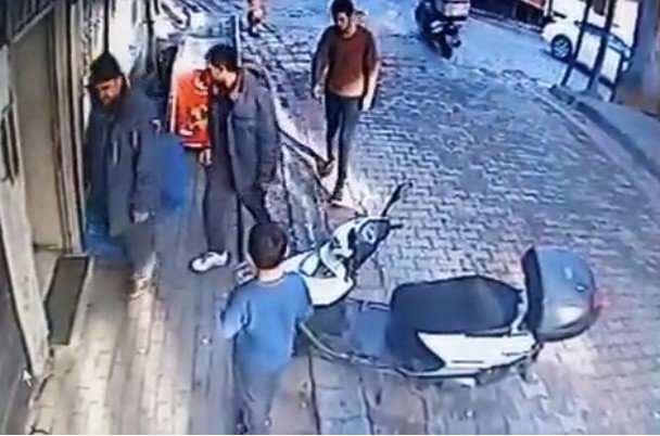Piknik Tüpünün Fiyatını Beğenmeyen Saldırganın Marketçiyi Darp Ettiği Anlar Kamerada