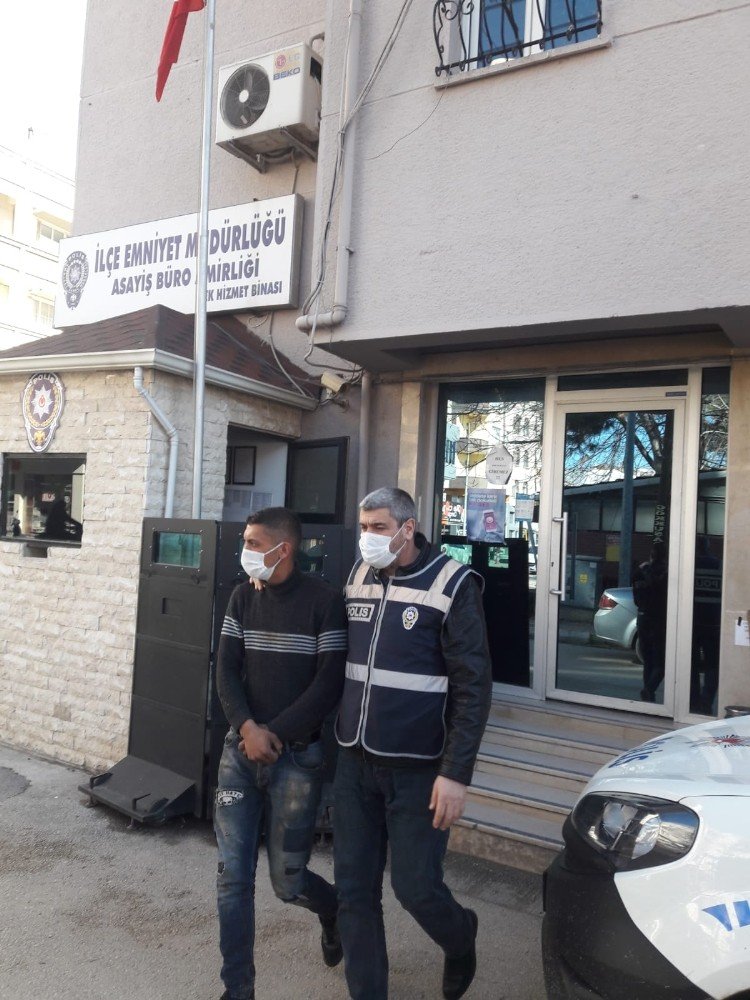 Rögar Kapağı Hırsızı Suçüstü Yakalandı