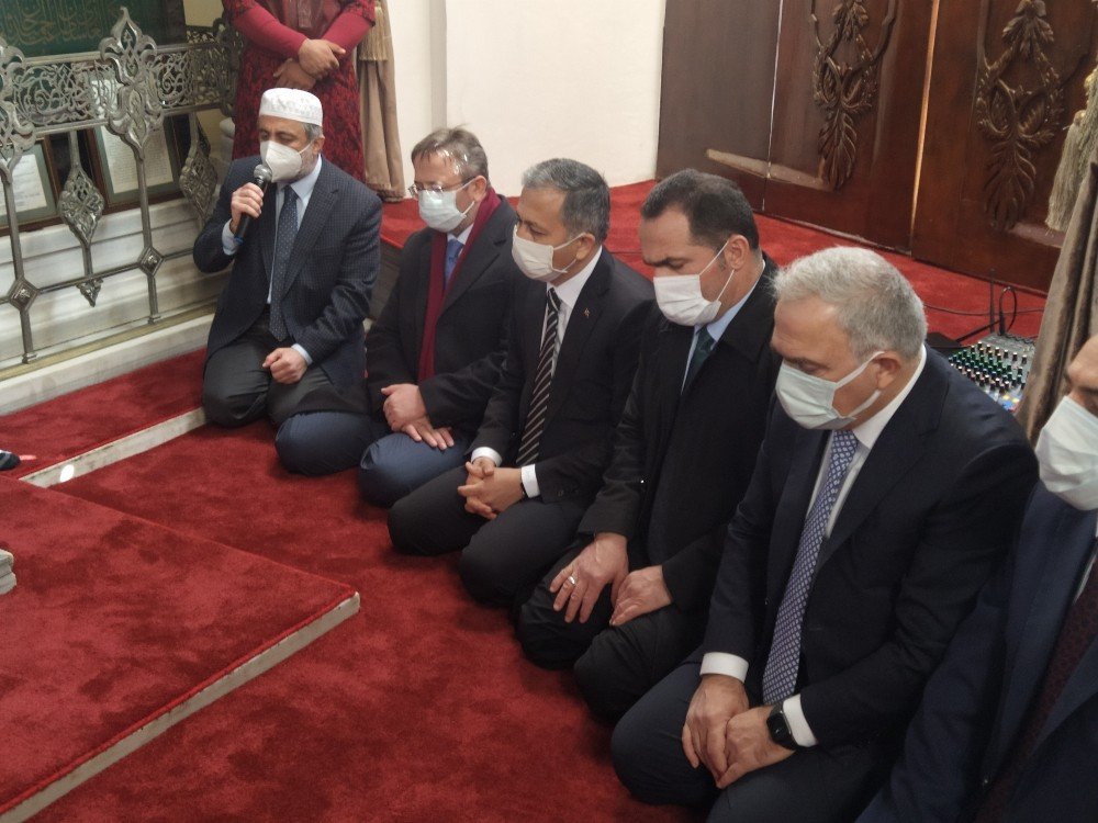 Sultan 2. Abdülhamit Han Vefatının 103. Yılında Kabri Başında Anıldı