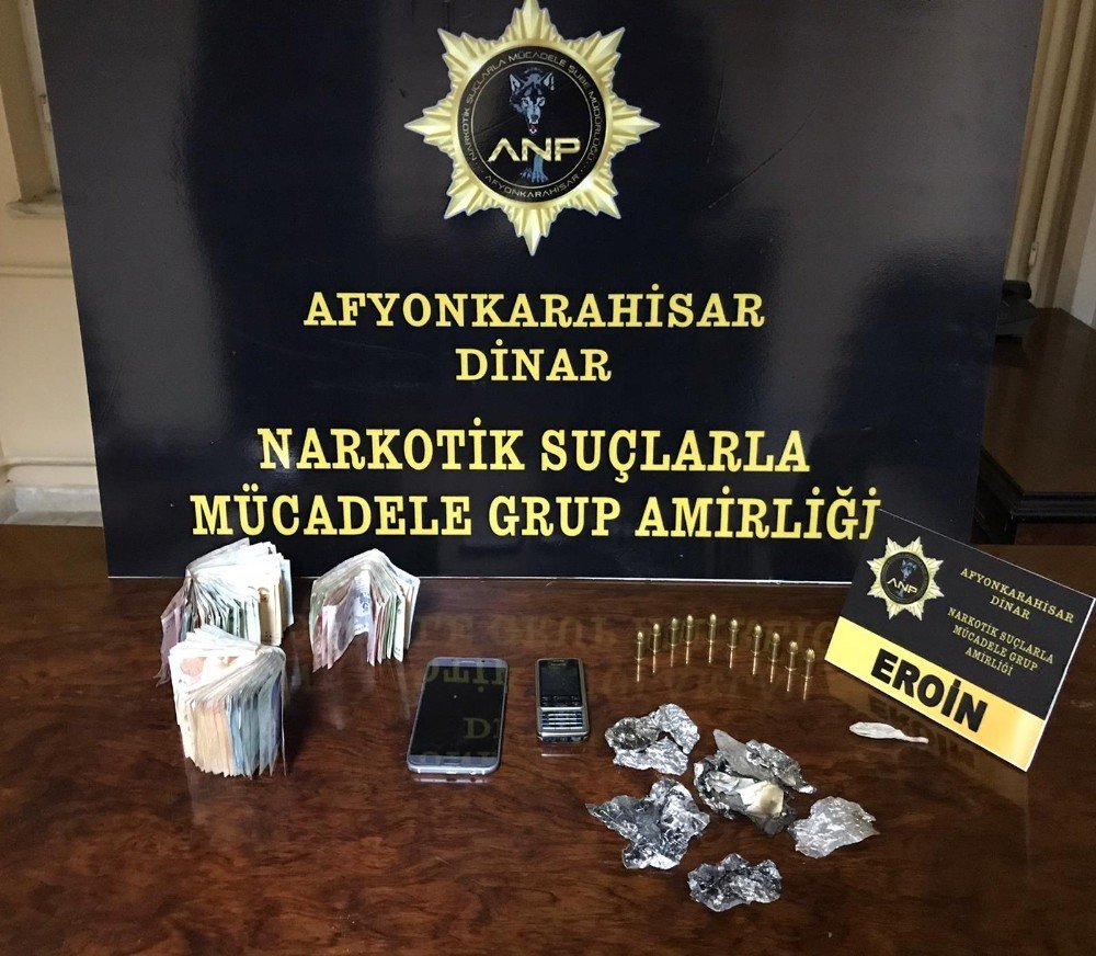 Polis Ahırdaki Saman Balyaları Arasında Eroin Ele Geçirdi