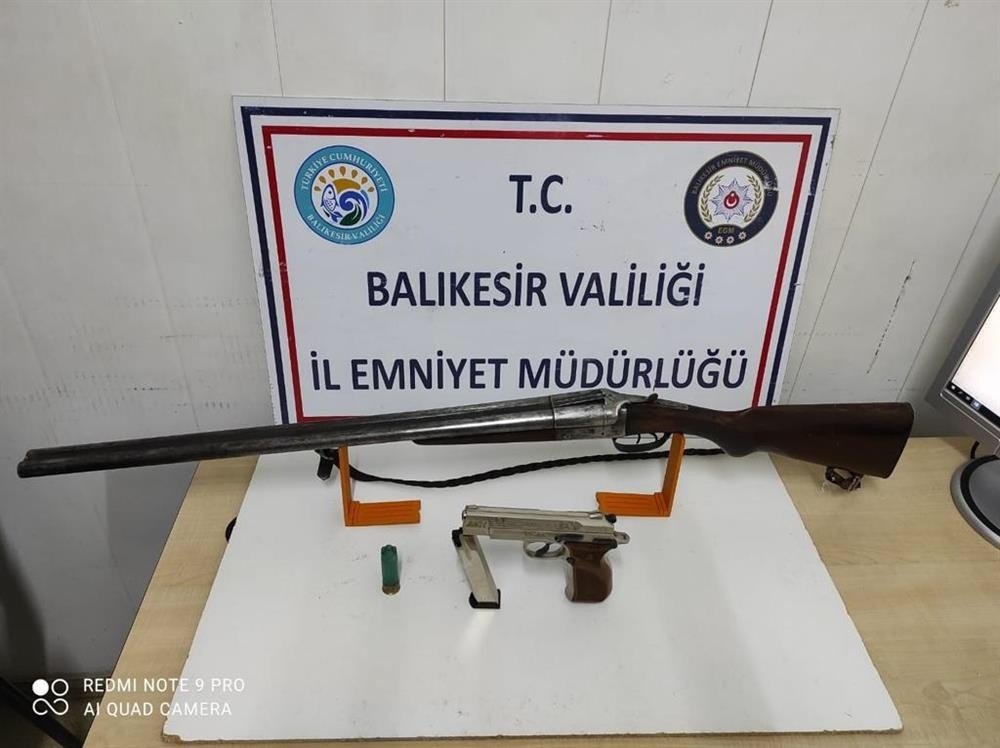 Balıkesir’de Polis Aranan 11 Şahsı Yakaladı