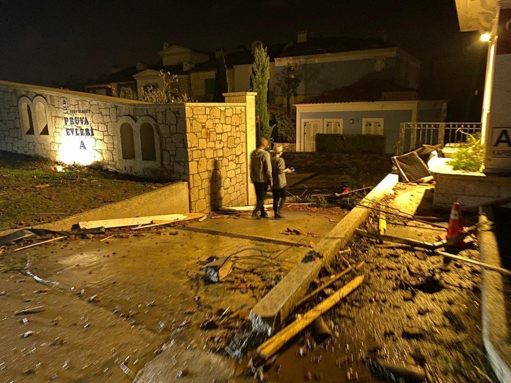 Turizm Kenti Çeşme’de Hortum Felaketi