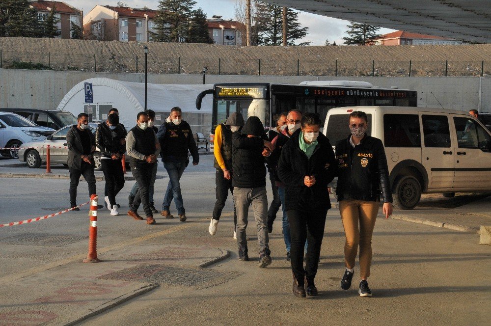 Eft Dolandırıcılığı Yapan Şüpheliler Adliyede