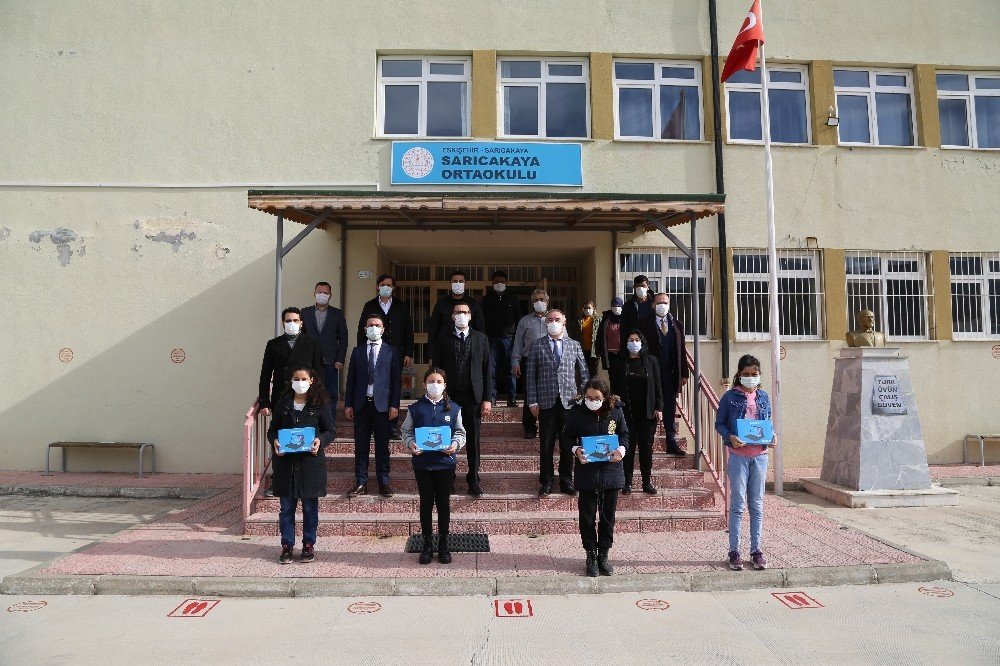 Eskişehir Sanayi Odası Ve Tobb Eskişehir Ggk’dan Öğrencilere Tablet Desteği