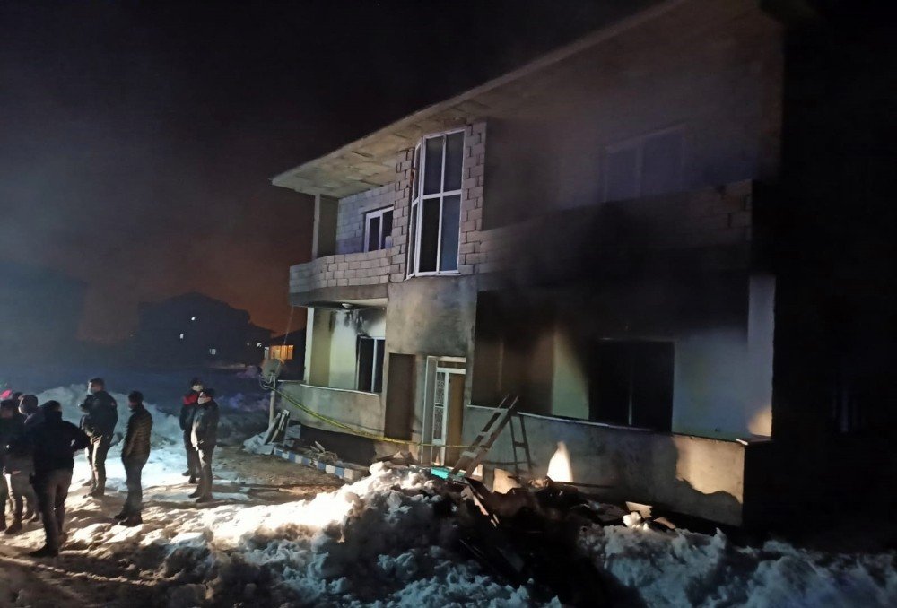 Yüksekova’da Korkutan Yangın