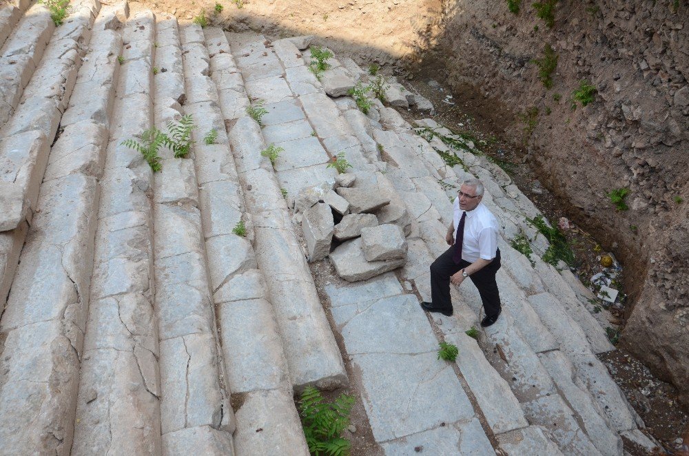 İ̇kinci Efes’i Ortaya Çıkaracak Kazının Protokolü Bakanlığa Gönderildi
