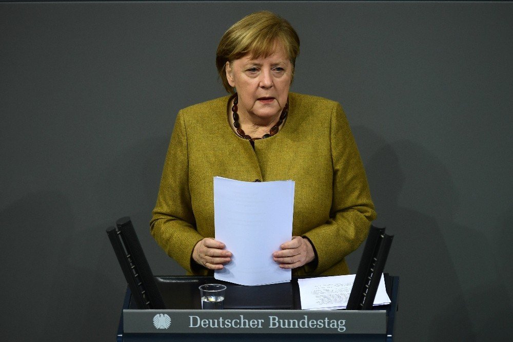 Merkel’den Almanya’daki Kısıtlamaların Gereğinden Fazla 1 Gün Sürmeyeceğine Dair Söz