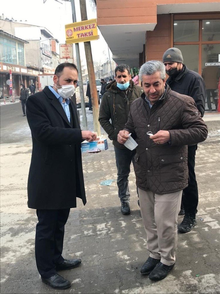 Bulanık’ta Maske Dağıtımı