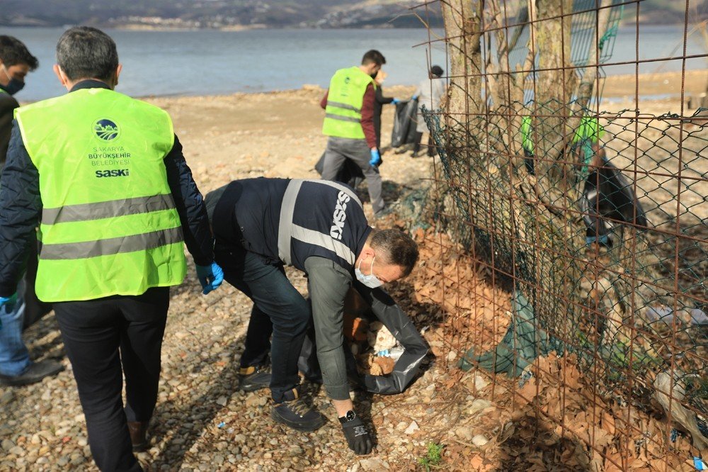 Sapanca Gölü Çevresi Temizlendi