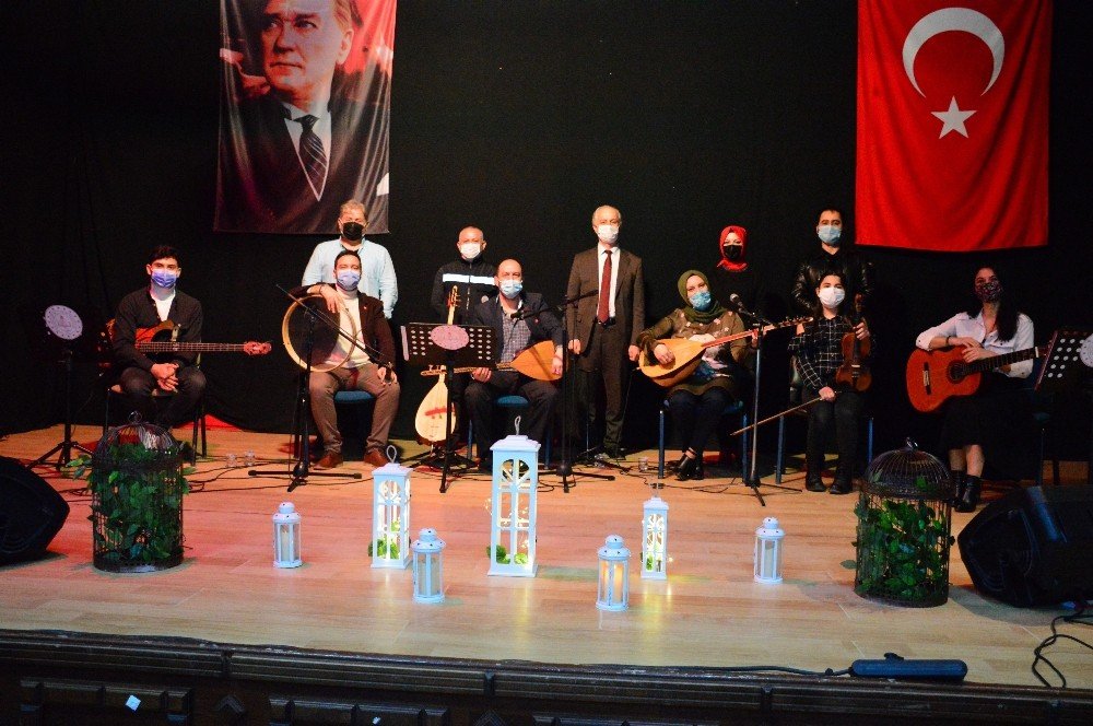 Öğretmenler Ve Öğrencilerden Velilere Moral Müziği
