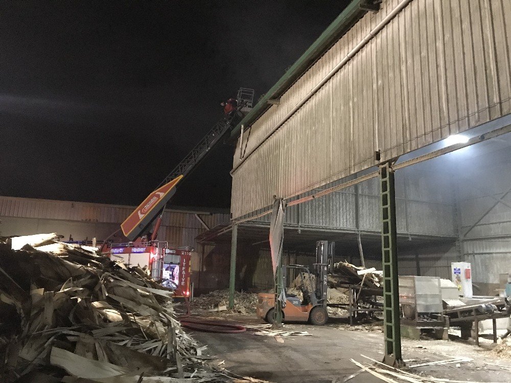 Kontrplak Fabrikasında Korkutan Yangın