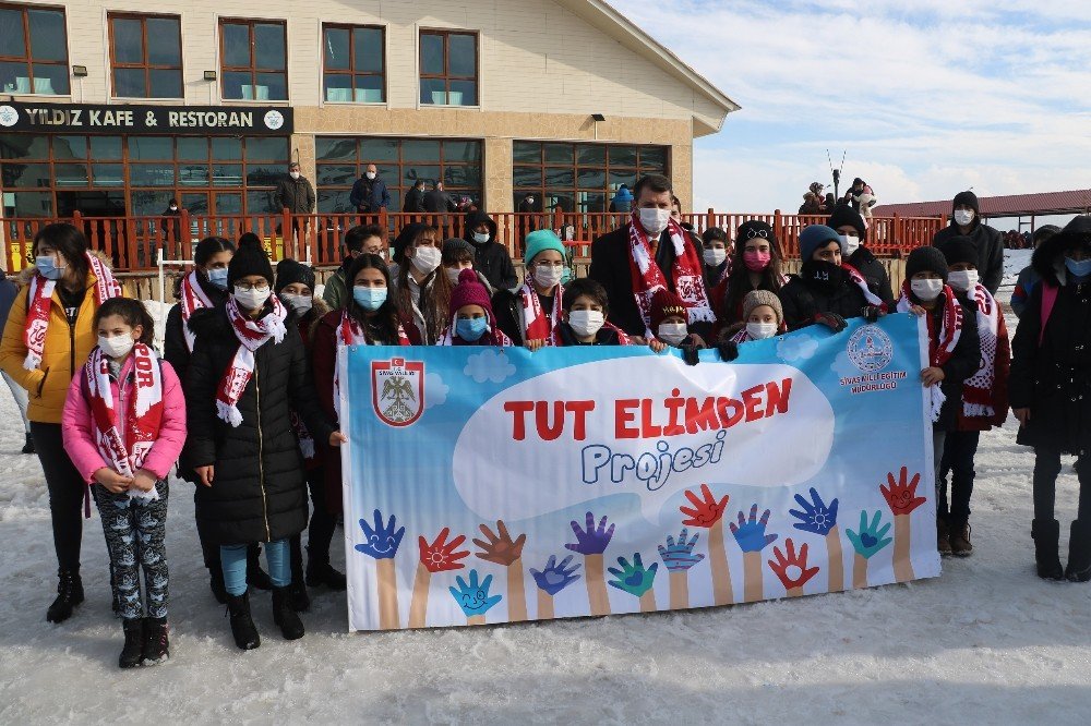 Vali 33 Çocuğun Velisi Oldu, Her Biri İle Yakından İlgileniyor