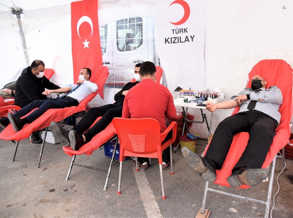 Toroslar Belediyesi, Kızılay İle Birlikte Kan Bağışı Kampanyası Düzenledi