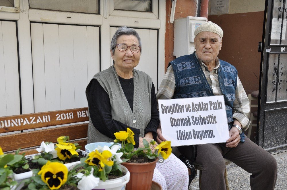 Yarım Asırlık Eşi İçin Evinin Önünü Botanik Parka Çevirdi
