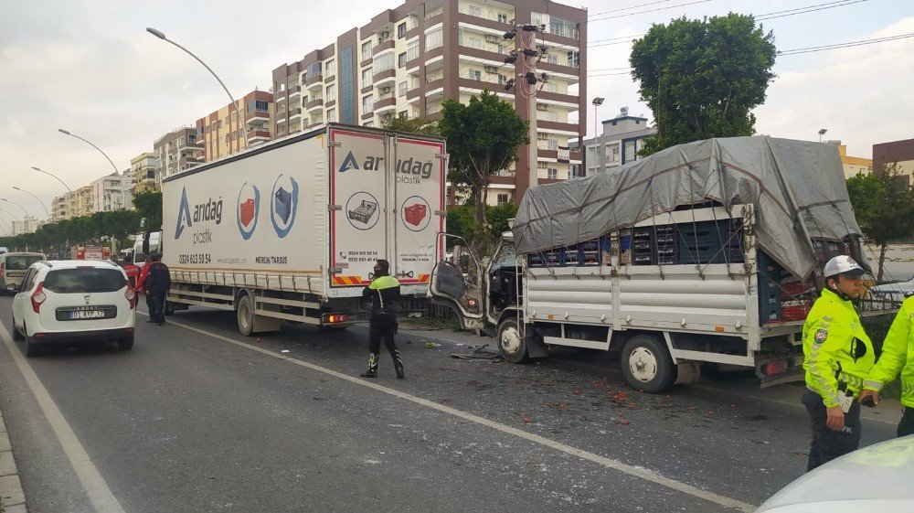 Tarsus’ta 3 Aracın Karıştığı Kazada 3 Kişi Yaralandı