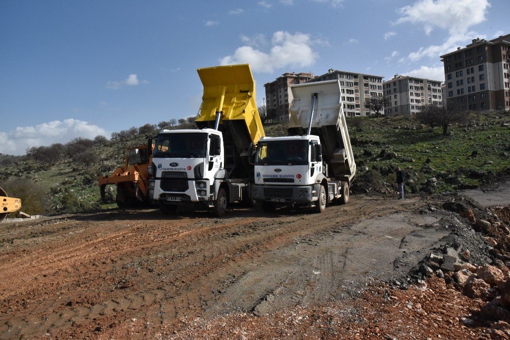 Mcbü Toki̇ Yolundaki Düzenleme Çalışması Sürüyor