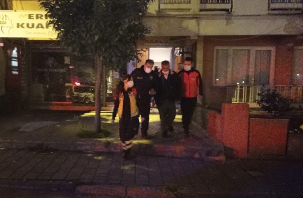 Ailesi İle Tartışan Şahıs Çatıya Çıkıp Atlamak İstedi
