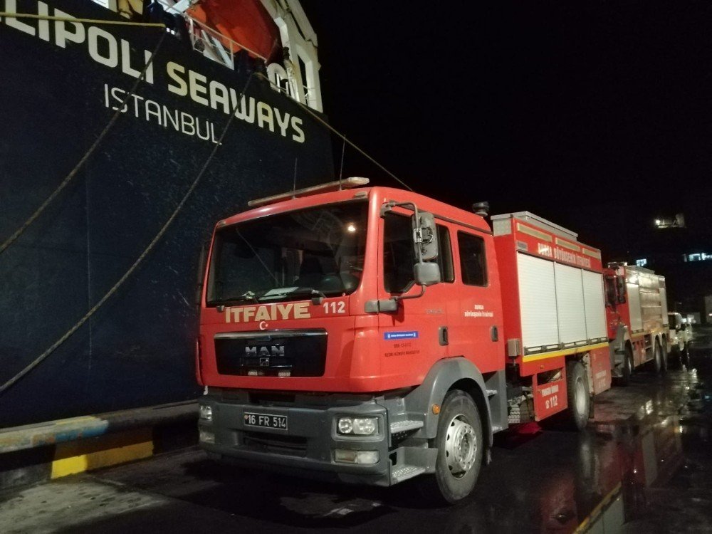 Gemi Yangınına Müdahale Anları Nefes Kesti