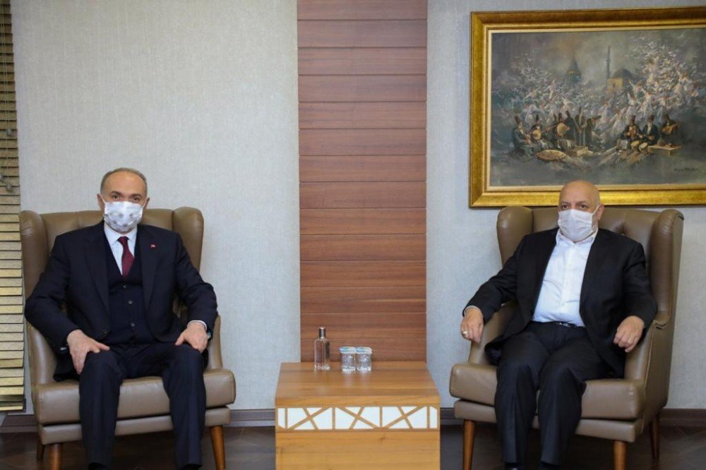 Başkan Özlü Adına 100 Fidan Bağışlandı