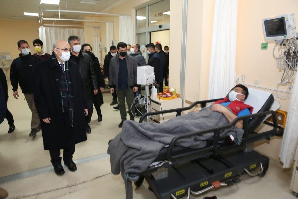 Vali Köşger’den Hortum Felaketinin Ardından Yaralılara Ziyaret