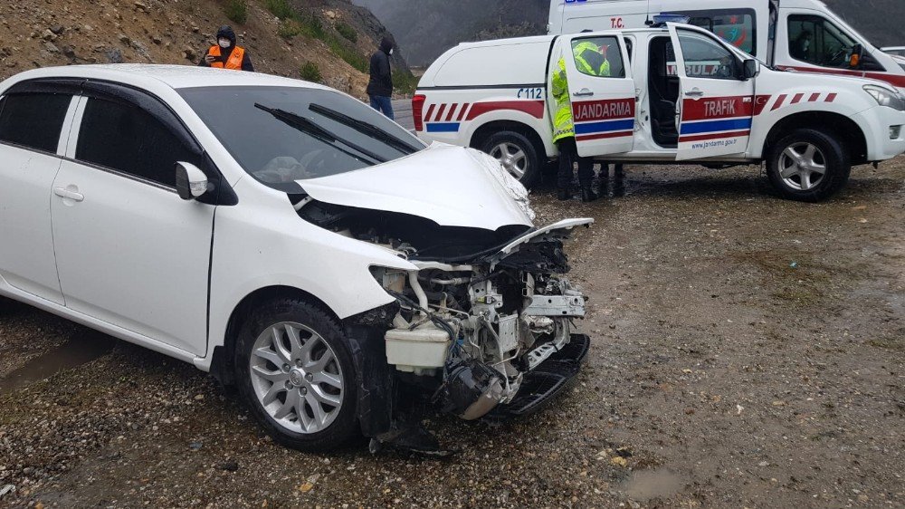 Karabük’te Otomobil Beton Mikserine Çarptı: 1 Yaralı